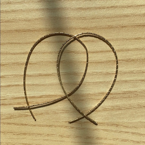 Thin gold color earrings - Picture 1 of 1